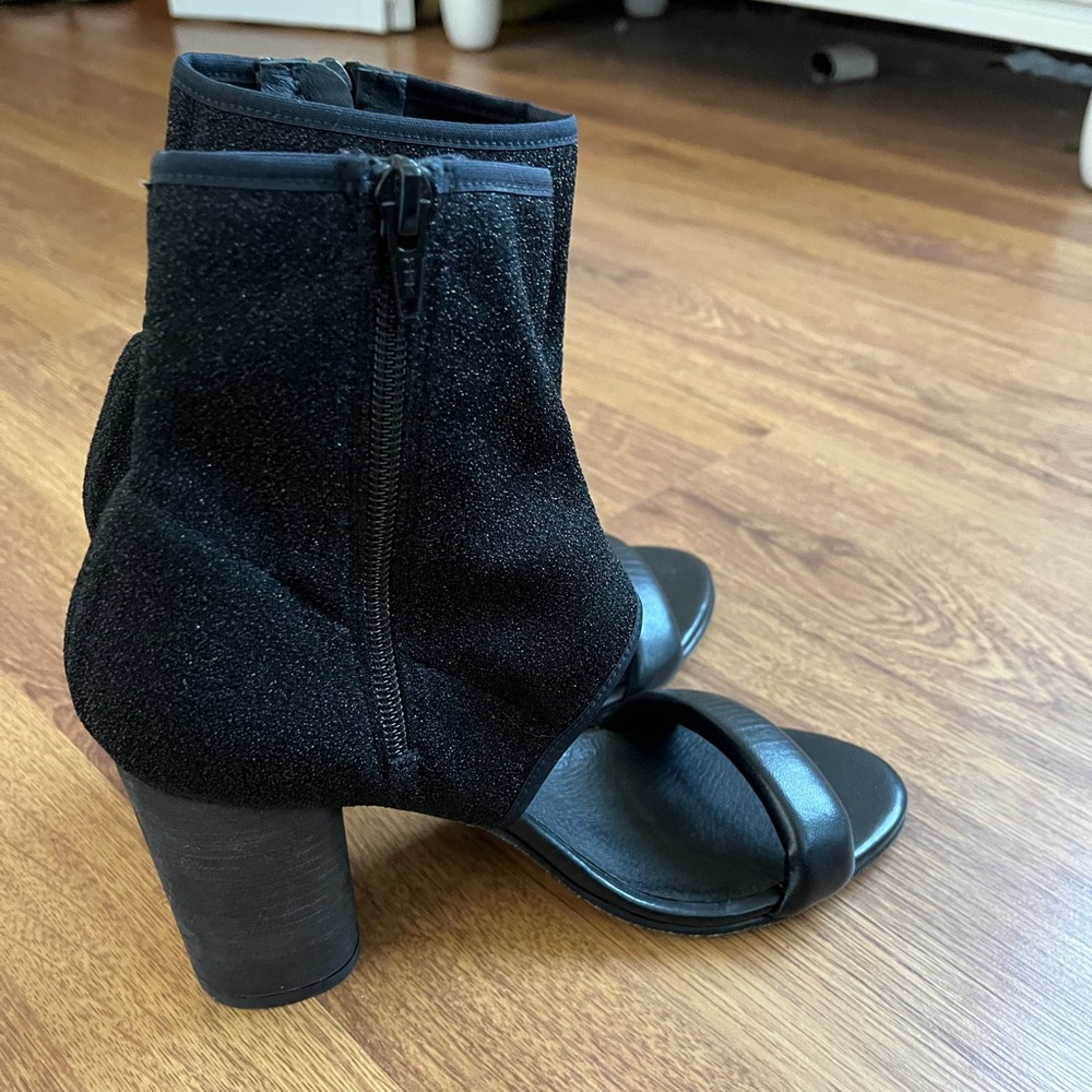 Never worn black Free People heels — so cute! Size 39.
